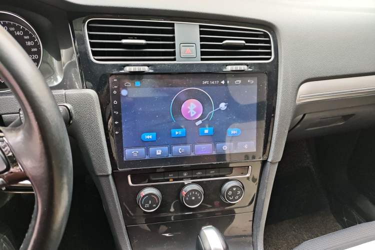 Used Volkswagen Golf 2018 1.6L Automatic Comfort Model Audio And AC Panel