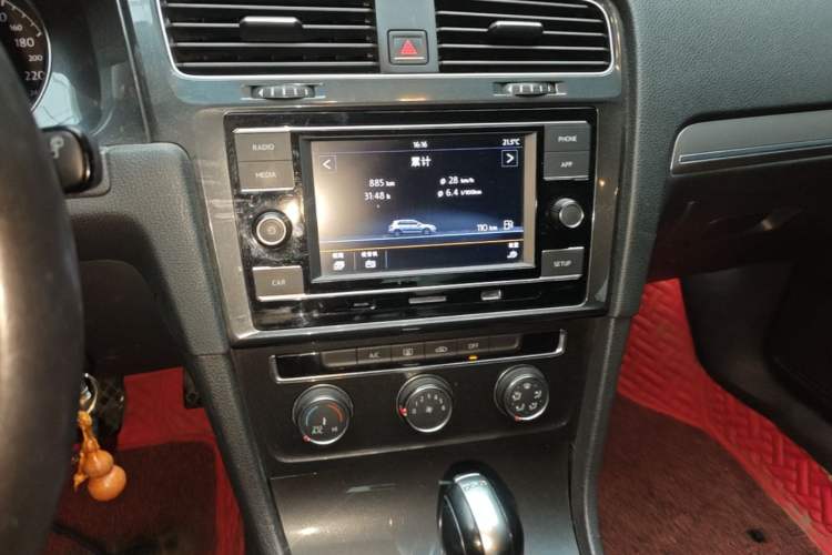 Used Volkswagen Golf 2018 230TSI Automatic Comfort Model Audio And AC Panel