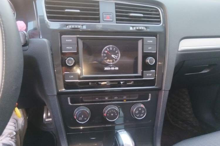 Used Volkswagen Golf 2018 230TSI Automatic Comfort Model Audio And AC Panel
