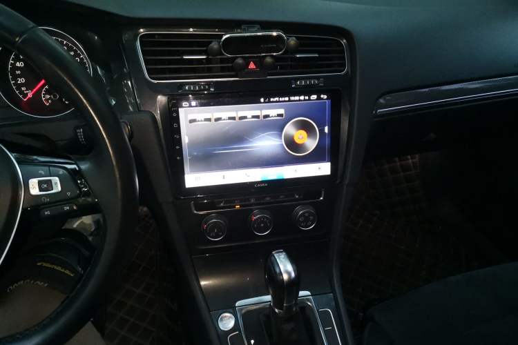 Used Volkswagen Golf 2018 230TSI Automatic Luxury Version Audio And AC Panel