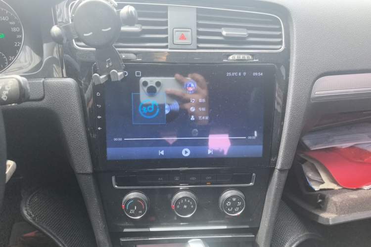Used Volkswagen Golf 2018 1.6L Automatic Comfort Model Audio And AC Panel