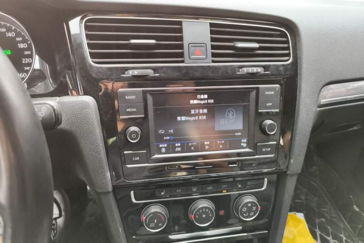 Used Volkswagen Golf 2018 280TSI Automatic R-Line Model Audio And AC Panel