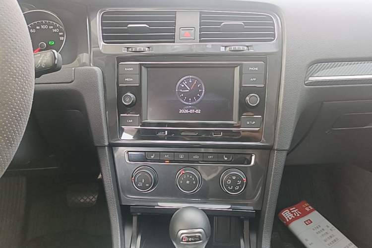 Used Volkswagen Golf 2018 230TSI Automatic Luxury Version Audio And AC Panel