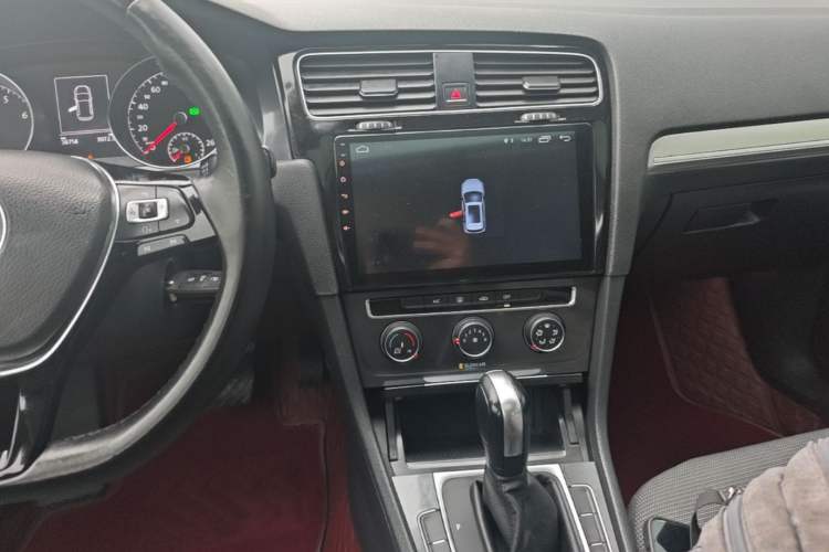Used Volkswagen Golf 2018 1.6L Automatic Comfort Model Audio And AC Panel