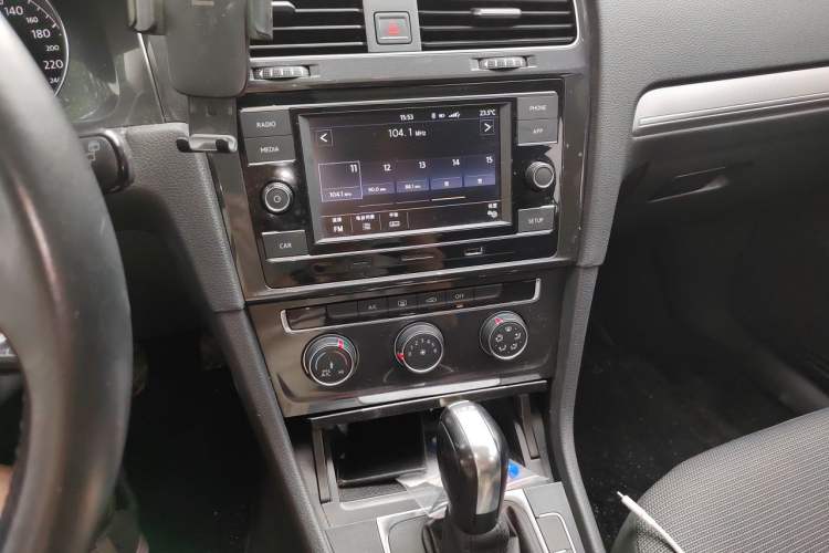 Used Volkswagen Golf 2018 230TSI Automatic Comfort Model Audio And AC Panel