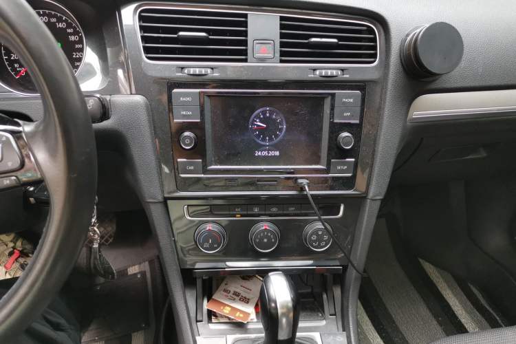 Used Volkswagen Golf 2018 1.6L Automatic Comfort Model Audio And AC Panel