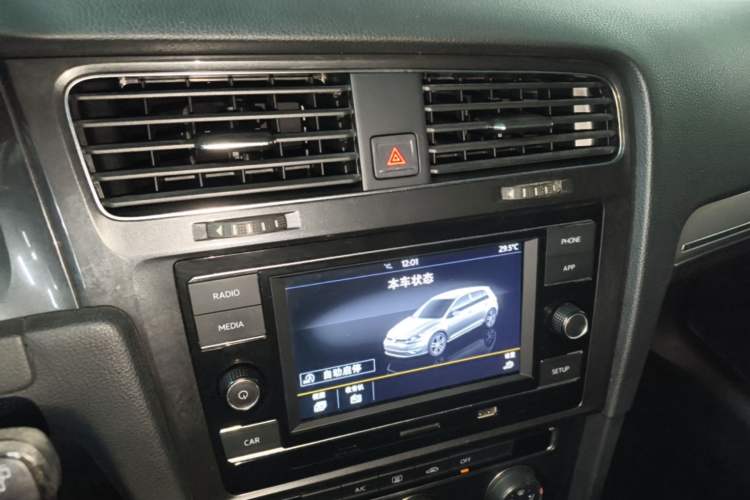 Used Volkswagen Golf 2018 230TSI Automatic Comfort Model Audio And AC Panel