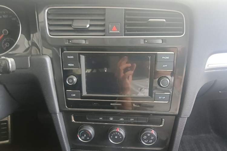 Used Volkswagen Golf 2018 230TSI Automatic Comfort Model Audio And AC Panel