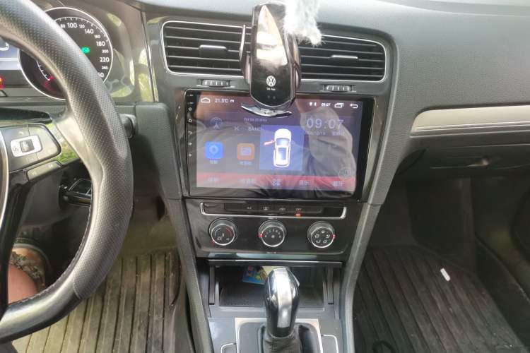 Used Volkswagen Golf 2018 230TSI Automatic Comfort Model Audio And AC Panel