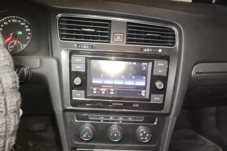 Used Volkswagen Golf 2018 1.6L Automatic Comfort Model Audio And AC Panel