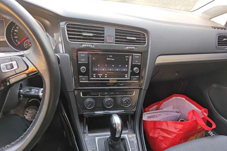 Used Volkswagen Golf 2018 230TSI Automatic Comfort Model Audio And AC Panel