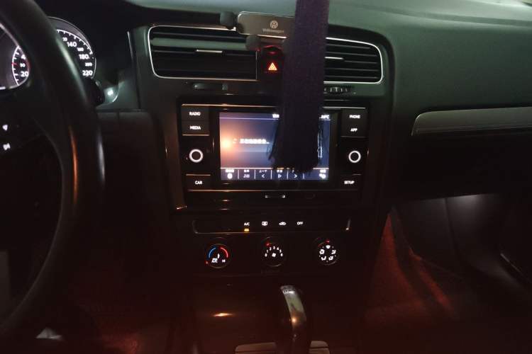 Used Volkswagen Golf 2018 230TSI Automatic Comfort Model Audio And AC Panel