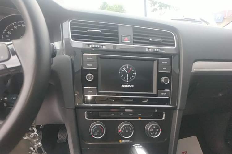 Used Volkswagen Golf 2018 230TSI Automatic Comfort Model Audio And AC Panel