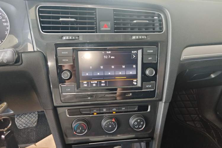 Used Volkswagen Golf 2018 230TSI Automatic Comfort Model Audio And AC Panel
