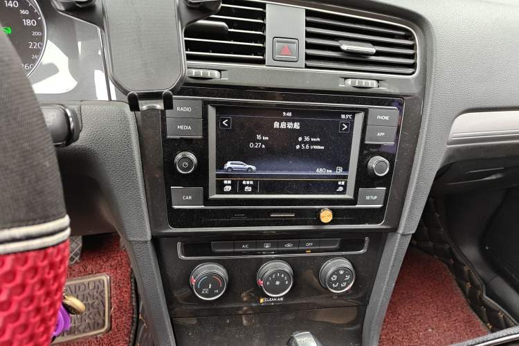 Used Volkswagen Golf 2018 230TSI Automatic Comfort Model Audio And AC Panel