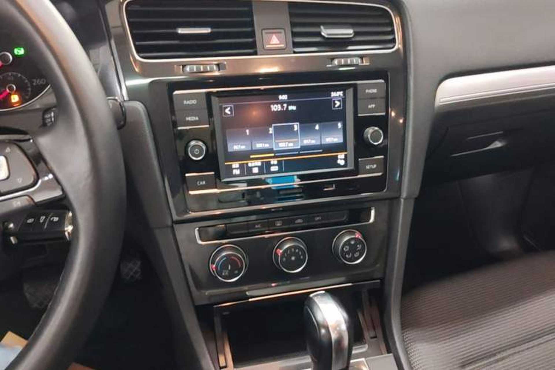 Used Volkswagen Golf 2018 1.6L Automatic Comfort Model Audio And AC Panel