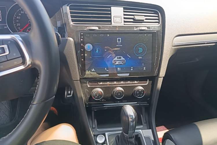 Used Volkswagen Golf 2018 280TSI Automatic R-Line Model Audio And AC Panel