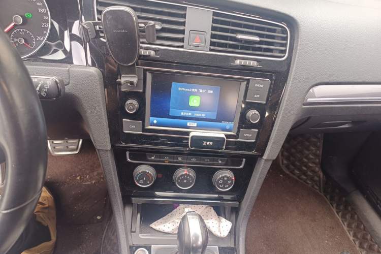Used Volkswagen Golf 2018 280TSI Automatic R-Line Model Audio And AC Panel