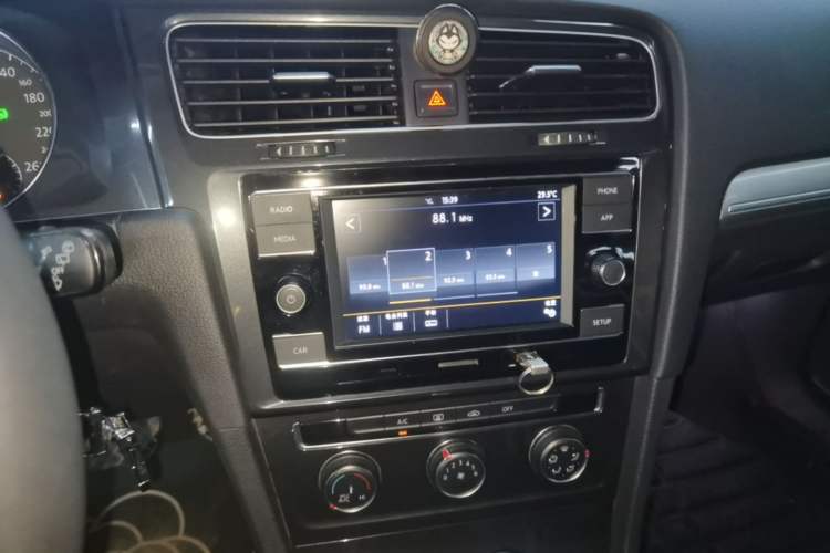 Used Volkswagen Golf 2018 230TSI Automatic Comfort Model Audio And AC Panel