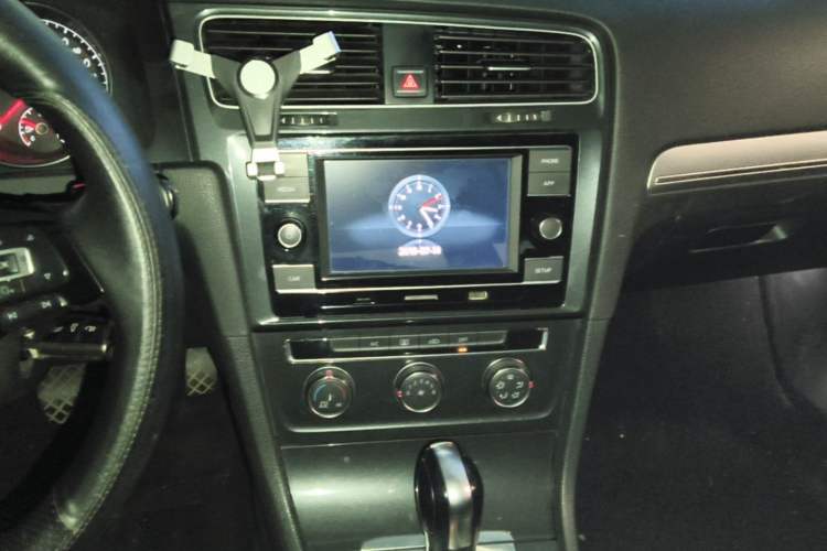 Used Volkswagen Golf 2018 1.6L Automatic Comfort Model Audio And AC Panel