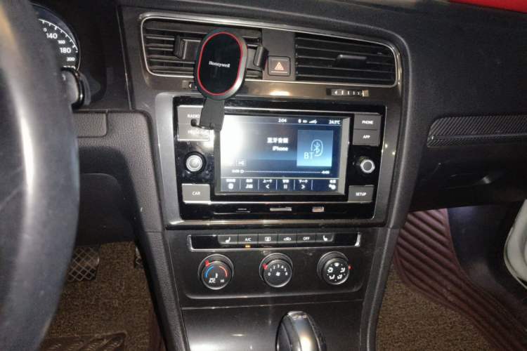 Used Volkswagen Golf 2018 230TSI Automatic Luxury Version Audio And AC Panel