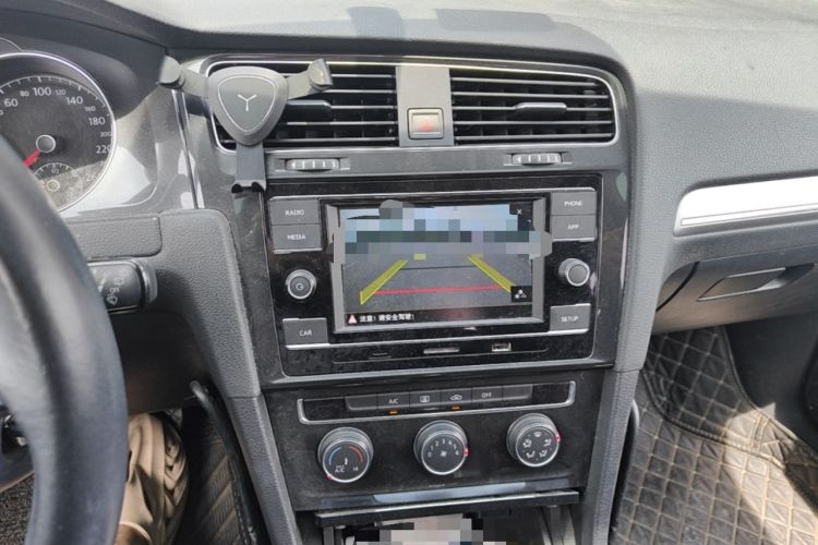 Used Volkswagen Golf 2018 230TSI Automatic Comfort Model Audio And AC Panel