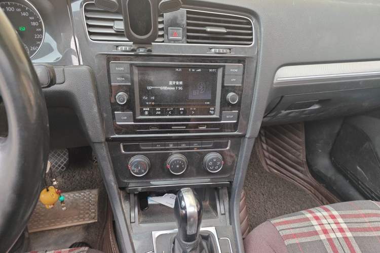 Used Volkswagen Golf 2018 230TSI Automatic Comfort Model Audio And AC Panel