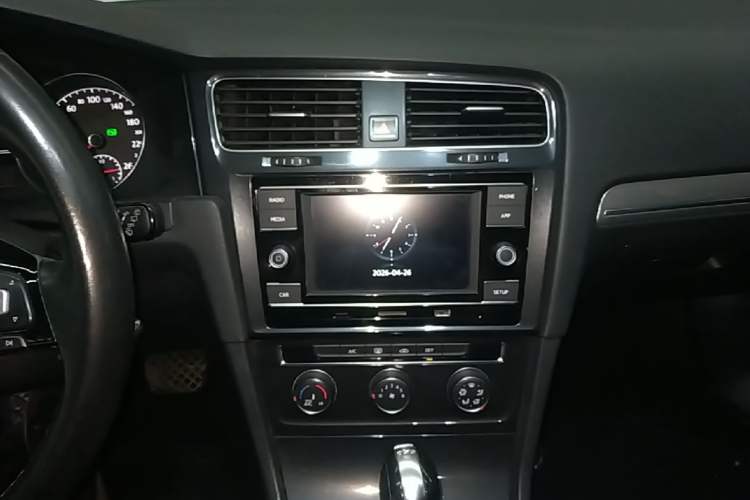 Used Volkswagen Golf 2018 230TSI Automatic Comfort Model Audio And AC Panel