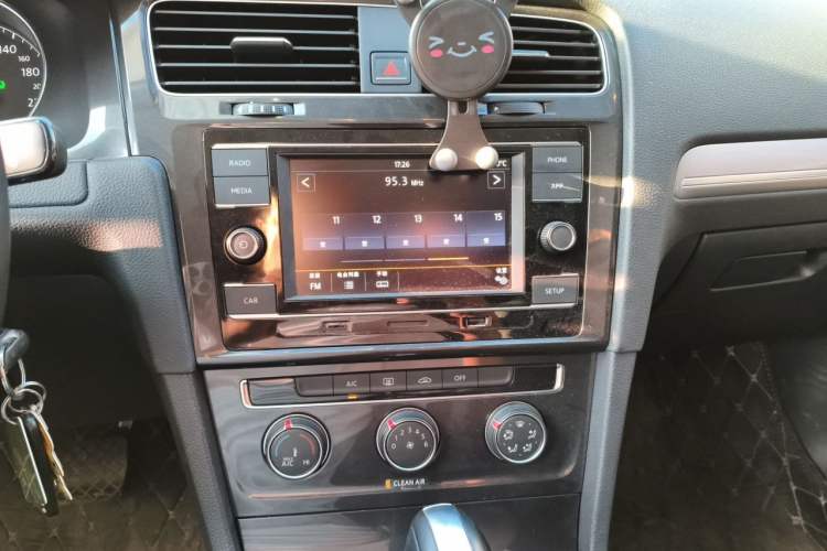 Used Volkswagen Golf 2018 1.6L Automatic Comfort Model Audio And AC Panel