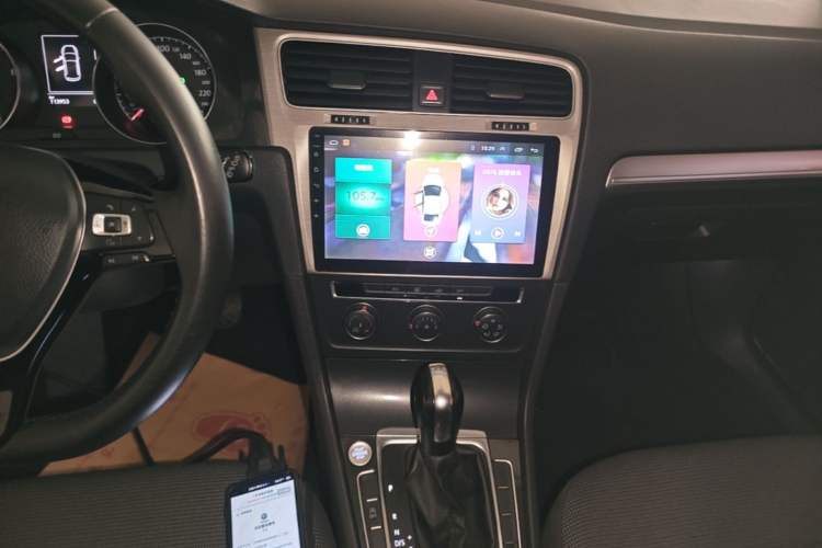 Used Volkswagen Golf 2018 230TSI Automatic Comfort Model Audio And AC Panel