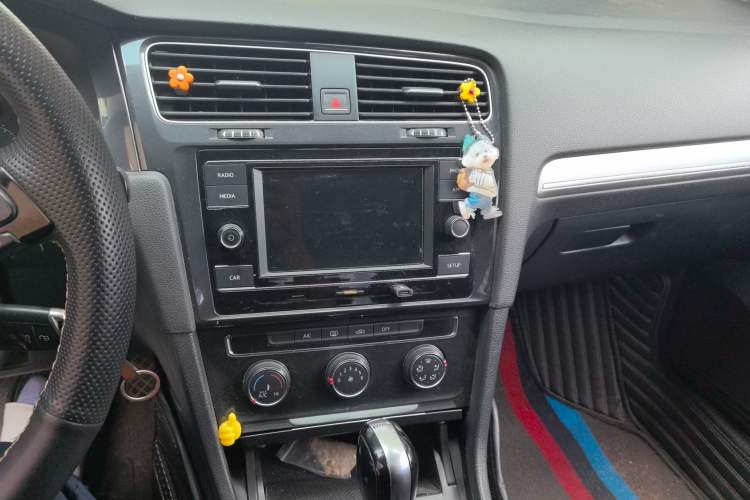 Used Volkswagen Golf 2018 230TSI Automatic Comfort Model Audio And AC Panel