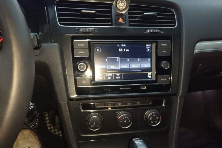 Used Volkswagen Golf 2018 230TSI Automatic Comfort Model Audio And AC Panel
