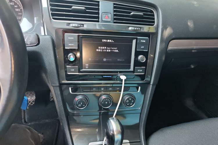Used Volkswagen Golf 2018 1.6L Automatic Comfort Model Audio And AC Panel