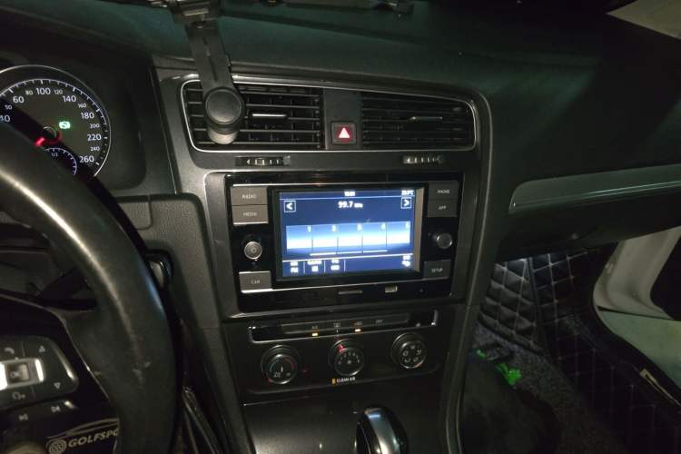Used Volkswagen Golf 2018 1.6L Automatic Comfort Model Audio And AC Panel