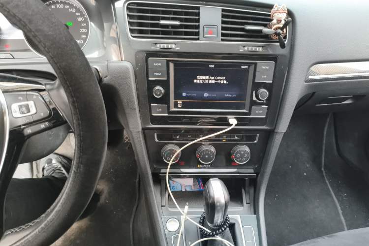 Used Volkswagen Golf 2018 230TSI Automatic Luxury Version Audio And AC Panel