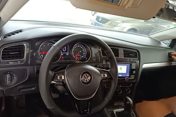 Used Volkswagen Golf 2018 230TSI Automatic Comfort Model Center Console