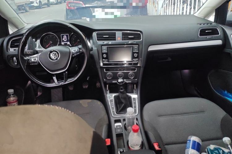Used Volkswagen Golf 2018 230TSI Manual Comfort Version Center Console