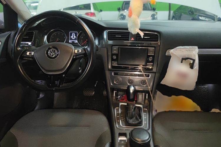 Used Volkswagen Golf 2018 1.6L Automatic Comfort Model Center Console