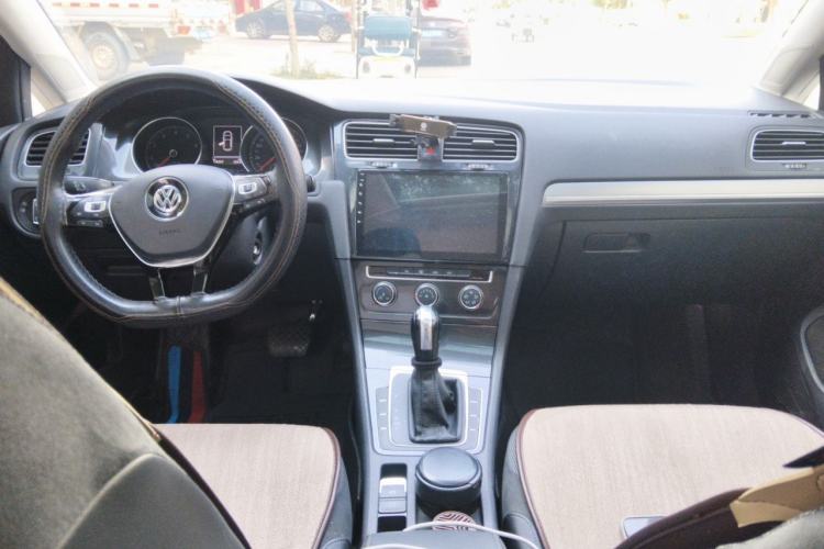Used Volkswagen Golf 2018 1.6L Automatic Comfort Model Center Console