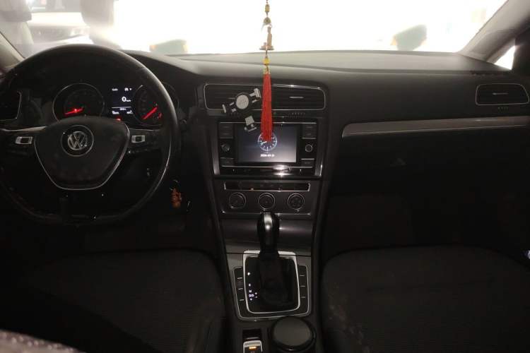 Used Volkswagen Golf 2018 230TSI Automatic Comfort Model Center Console