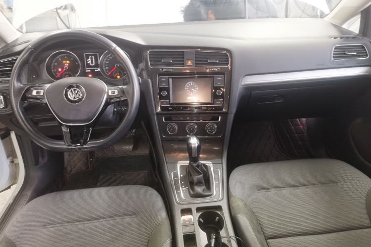 Used Volkswagen Golf 2018 1.6L Automatic Comfort Model Center Console