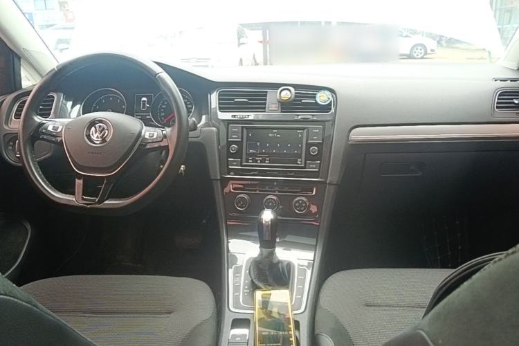 Used Volkswagen Golf 2018 230TSI Automatic Comfort Model Center Console