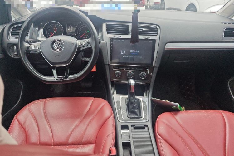 Used Volkswagen Golf 2018 1.6L Automatic Comfort Model Center Console