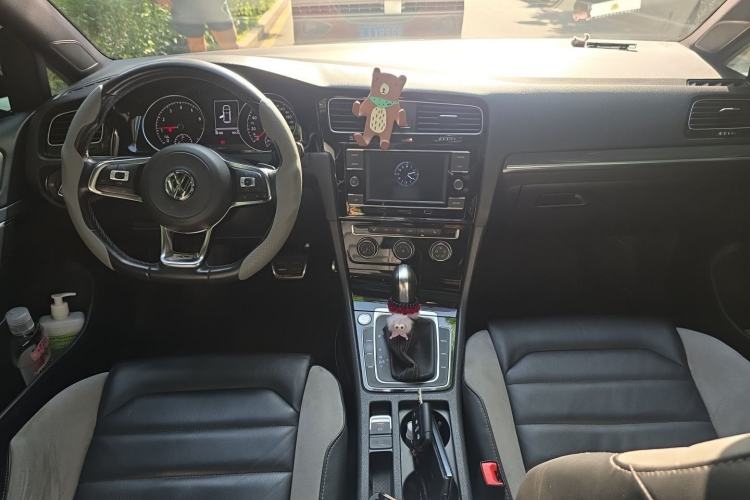 Used Volkswagen Golf 2018 280TSI Automatic R-Line Model Center Console