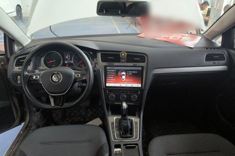 Used Volkswagen Golf 2018 1.6L Automatic Comfort Model Center Console