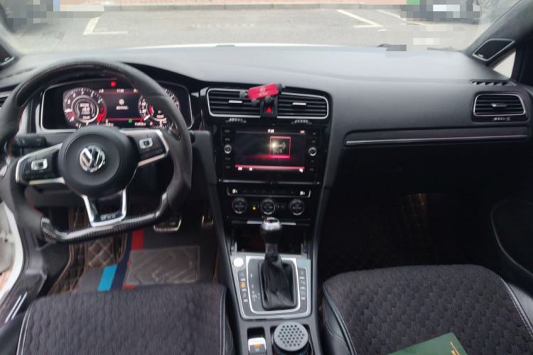 Used Volkswagen Golf 2018 230TSI Automatic Luxury Version Center Console