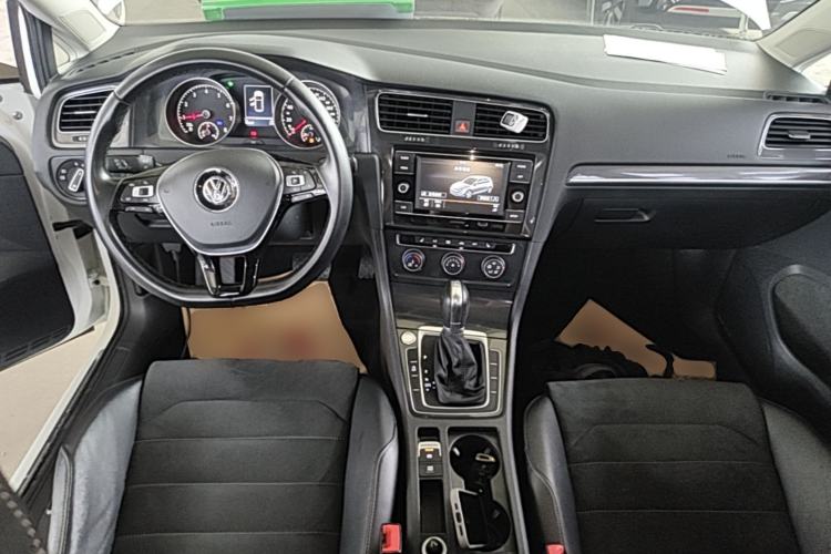 Used Volkswagen Golf 2018 230TSI Automatic Luxury Version Center Console
