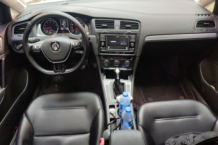 Used Volkswagen Golf 2018 1.6L Automatic Comfort Model Center Console