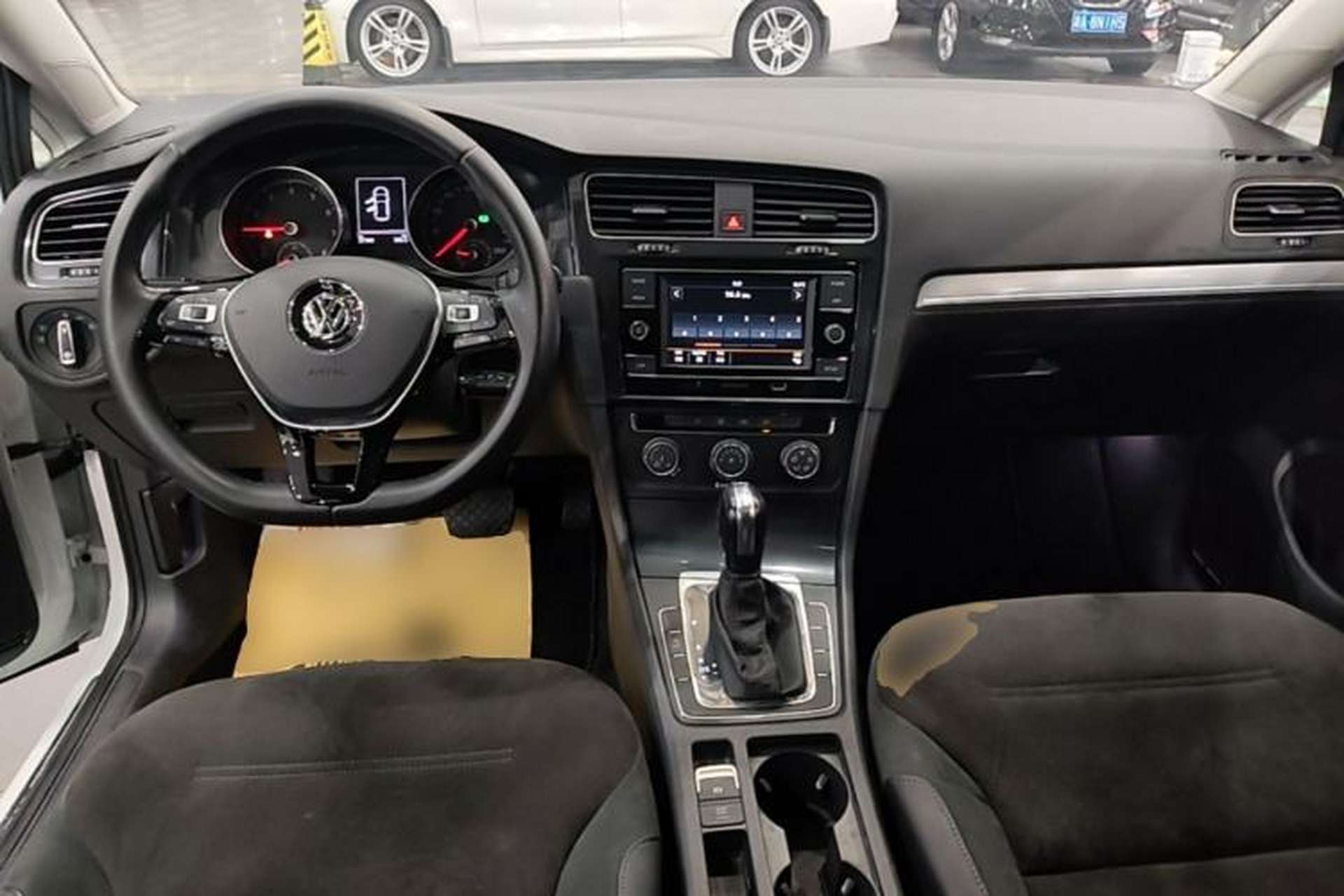 Used Volkswagen Golf 2018 230TSI Automatic Comfort Model Center Console