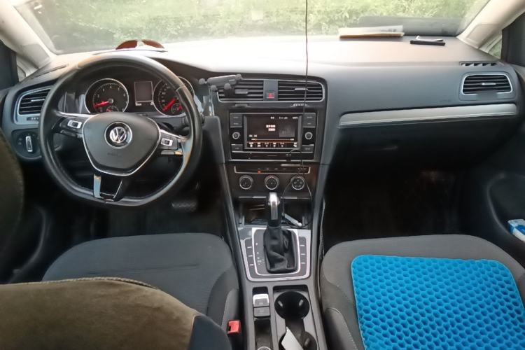 Used Volkswagen Golf 2018 1.6L Automatic Comfort Model Center Console